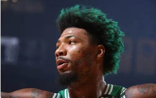 主防之下勇士球员9中0 斯马特攻防一体瑕不掩瑜