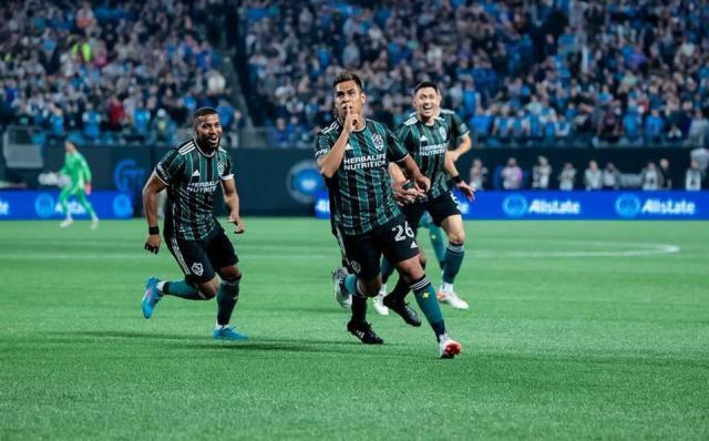 1646556133636031649.jpg 99.jpg