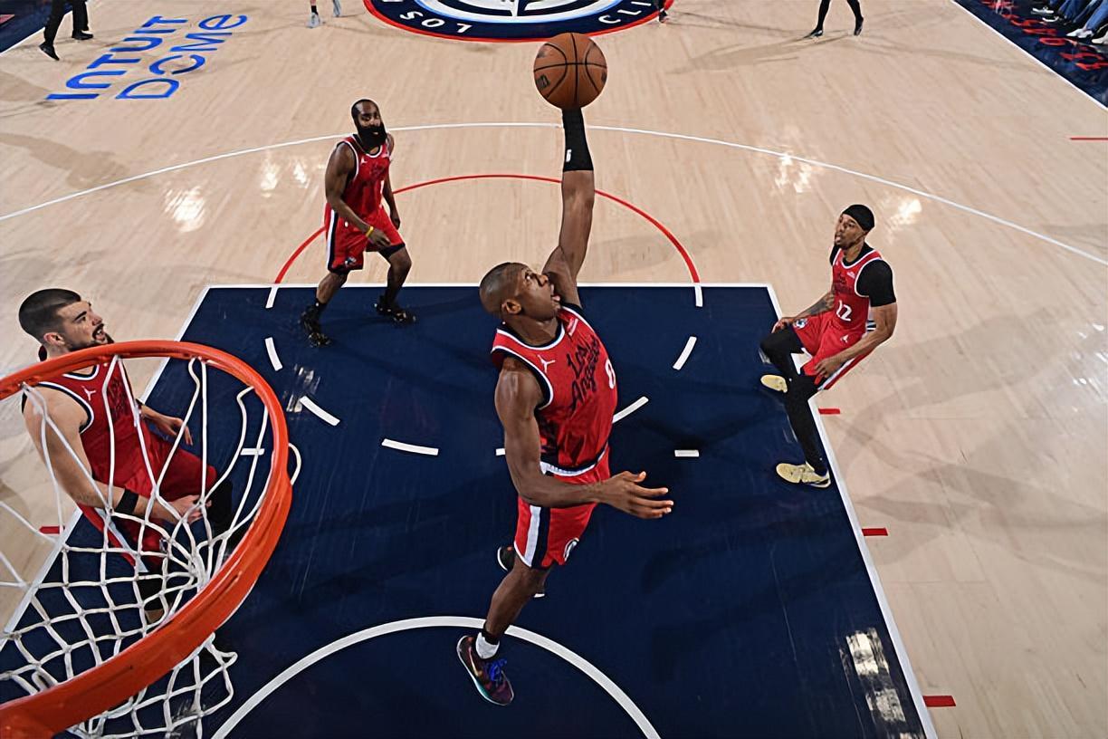 星空体育官网-本赛季首次遭遇伤病！快船后场大闸的状态会因此受到影响吗？